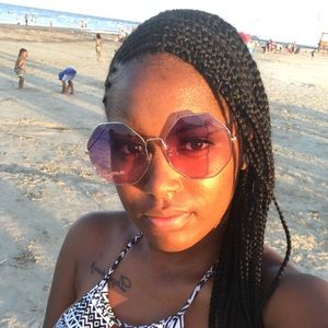 Meet your Posher, Tierra